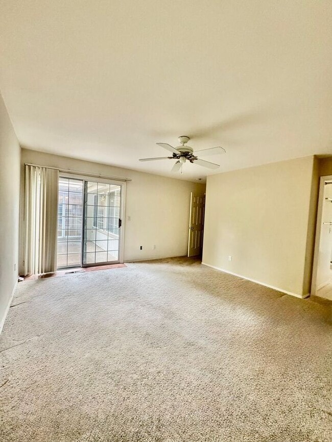 Building Photo - Spacious 3 Bed + Office | 3 Bath | 3-Car G...