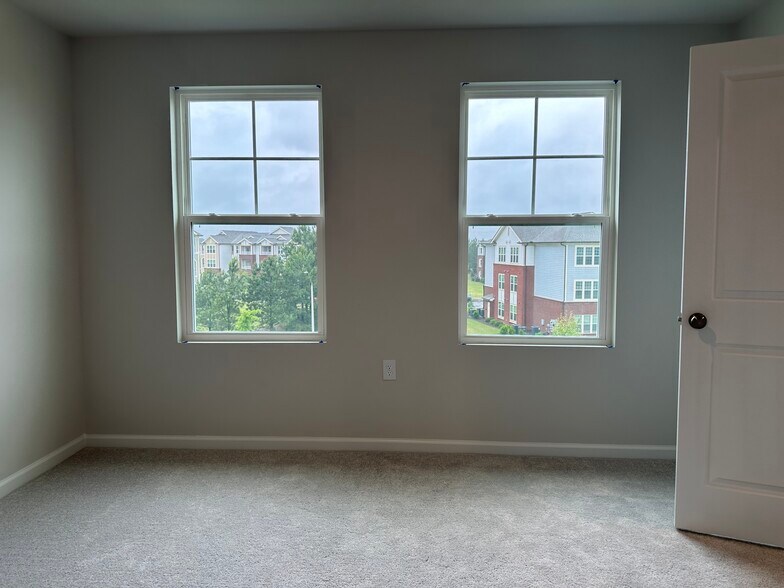 Building Photo - 2517 Kasota Ln