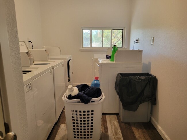 Building Photo - Newly Remodeled 1bed/1bath condo in Stonegate Community in Gunbarrel