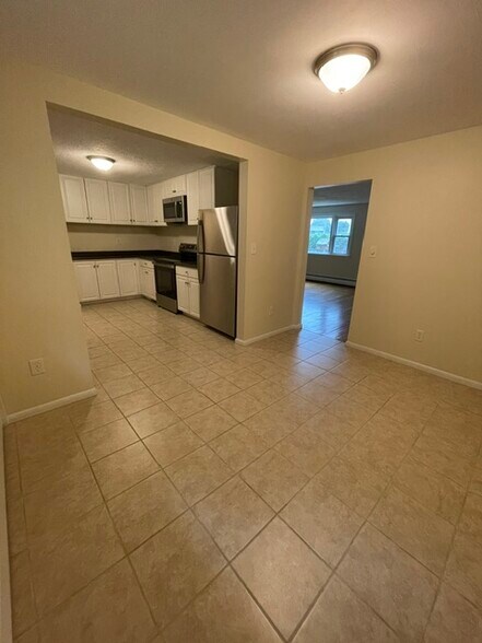 Building Photo - 10 Squanto Rd