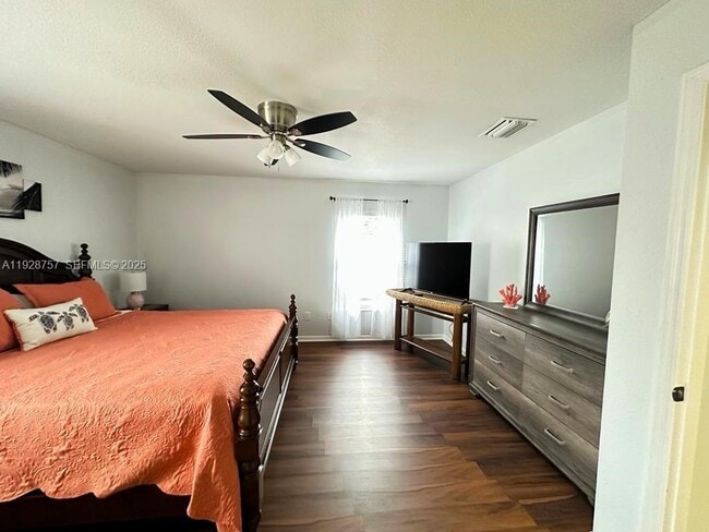 Building Photo - 720 2nd Pl SW