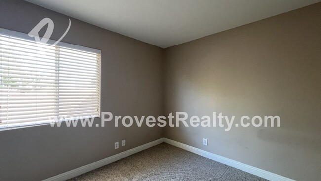 Building Photo - 4 Bed, 2.5 Bath Hesperia Home!!