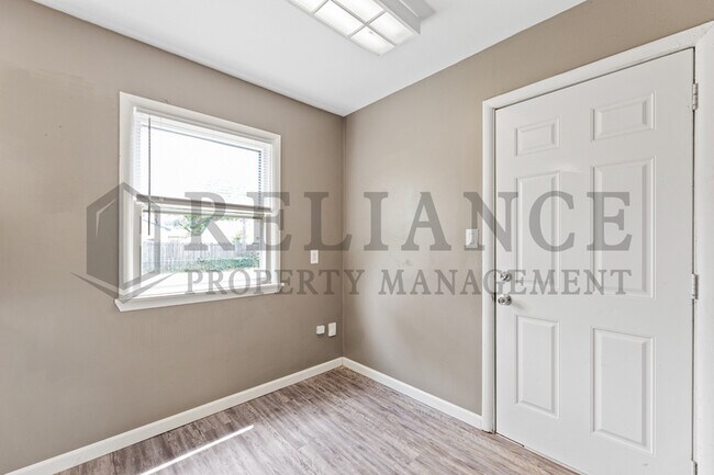 Building Photo - 1307 Gidley St
