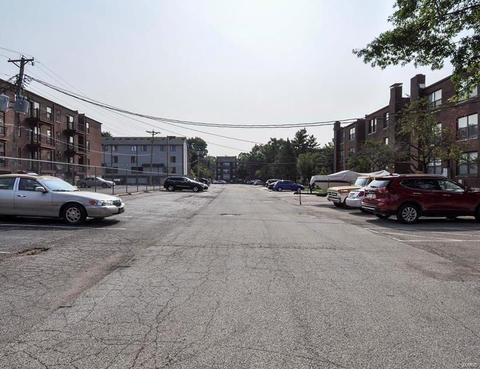 Gated Parking with 1 spot - 5671 Waterman Blvd