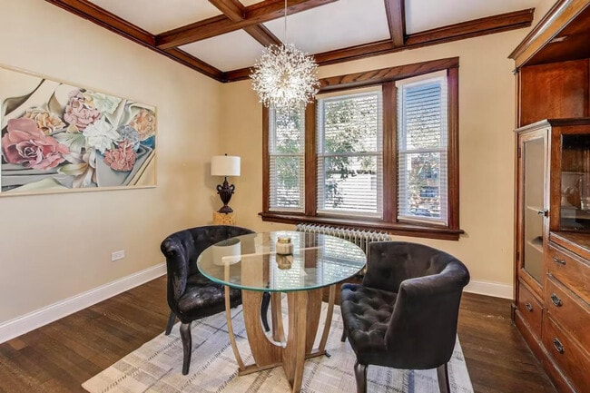 Building Photo - 1506 W Thome Ave