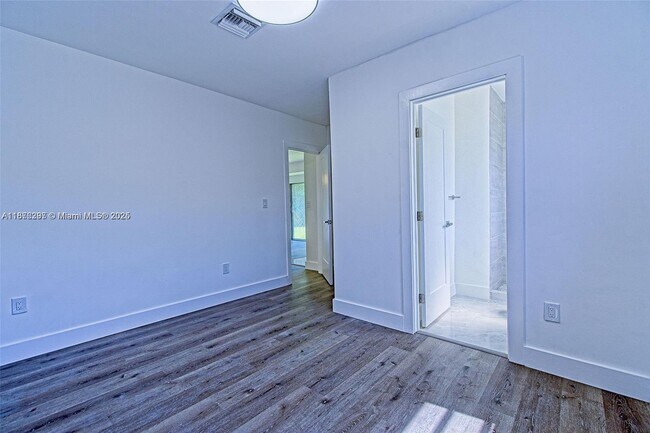 Building Photo - 372 W Dayton Cir
