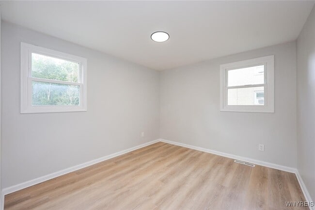 Building Photo - 862 Falcon Dr