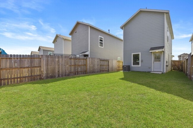 Building Photo - 21455 Carosella Dr