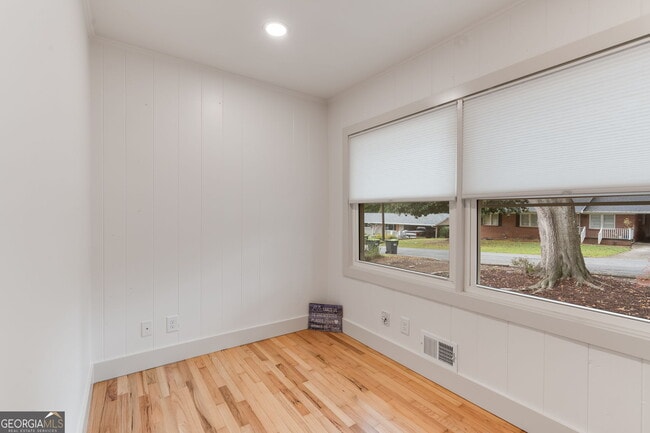 Building Photo - 493 Sybil Ln SE