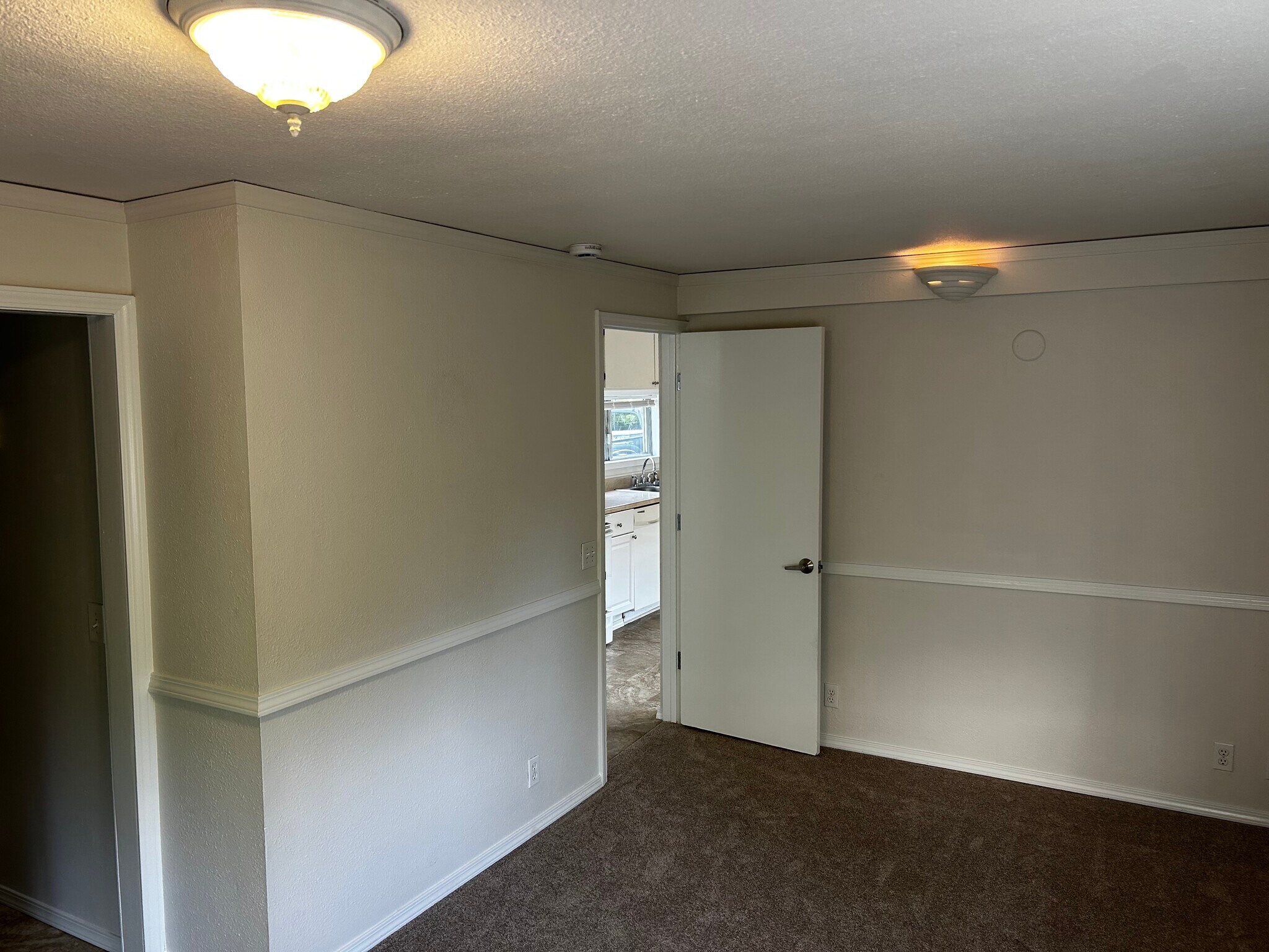 Building Photo - 4016 NE 54th Ave