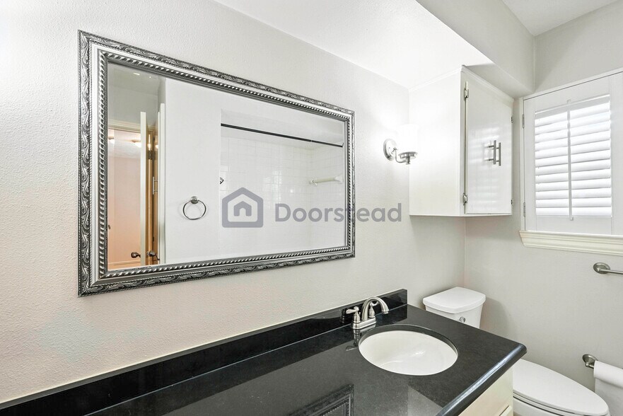 Building Photo - 6009 Sandhurst Ln