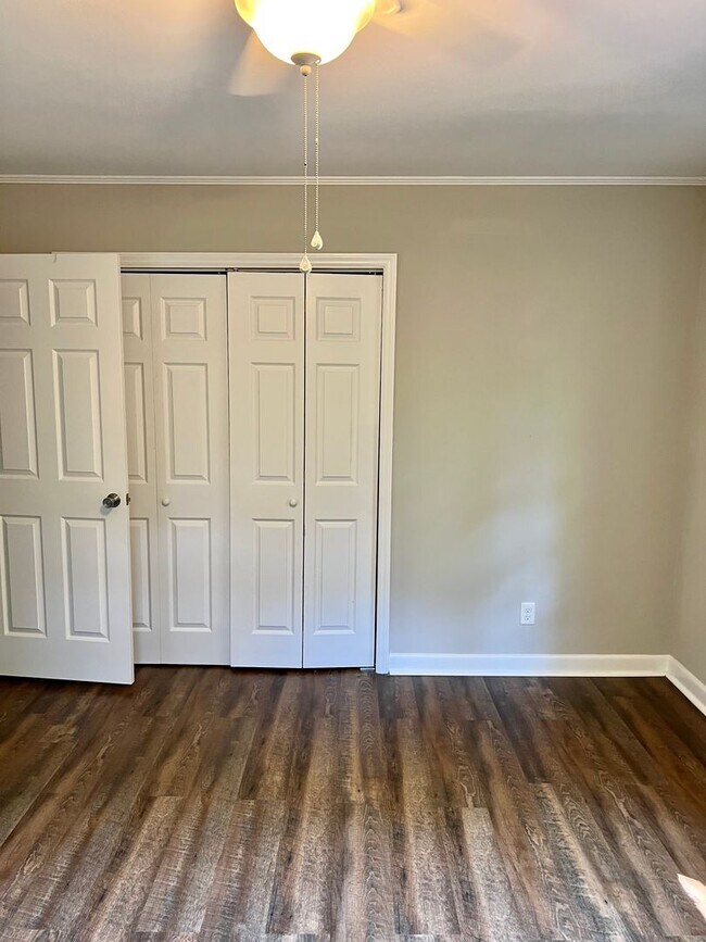 Building Photo - 3 Bedrooms, 2 Bath Home for Rent