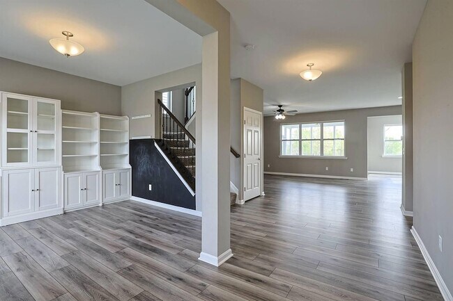 Building Photo - 6545 Cannondale Dr