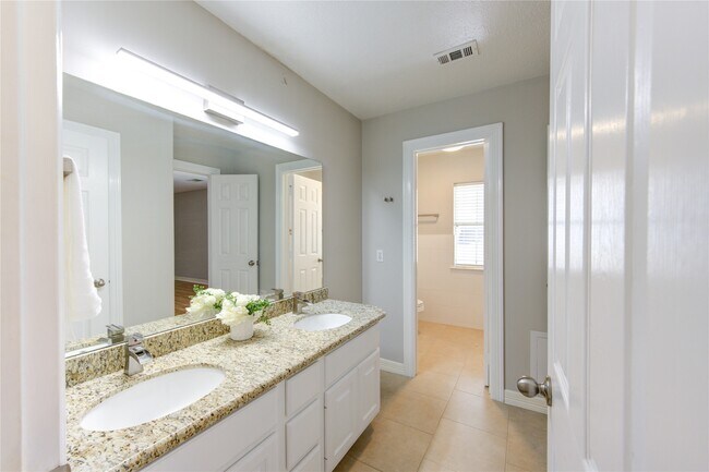 Building Photo - 14007 Briar Heath Dr