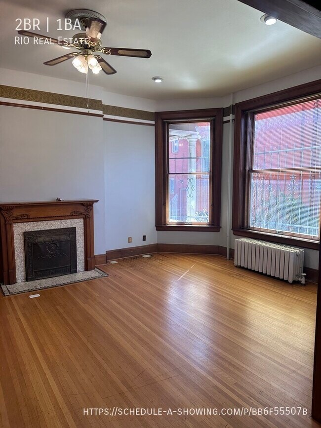 Building Photo - Stunning Two Bedroom Apartment With Victor...