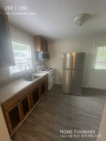 Building Photo - 100 Schneider Ln