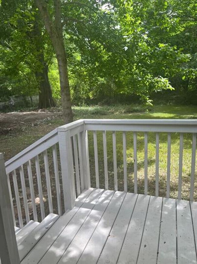 Building Photo - Spacious 3-Bedroom Home with 1-Car Garage