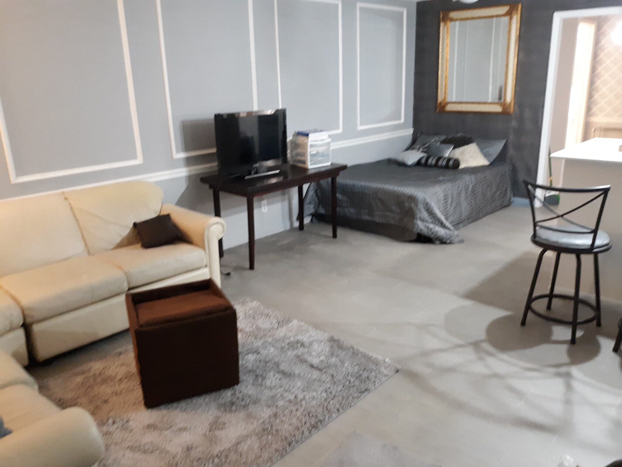 Fully Furnished front room with bed - 552 Wimbledon Ct