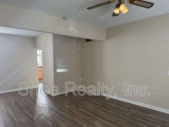 Building Photo - 2545 Oak St