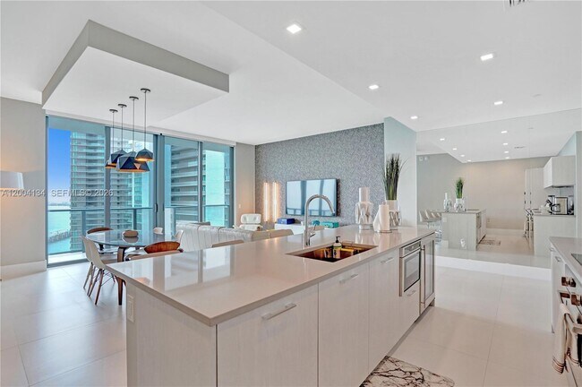 Building Photo - 501 NE 31st St