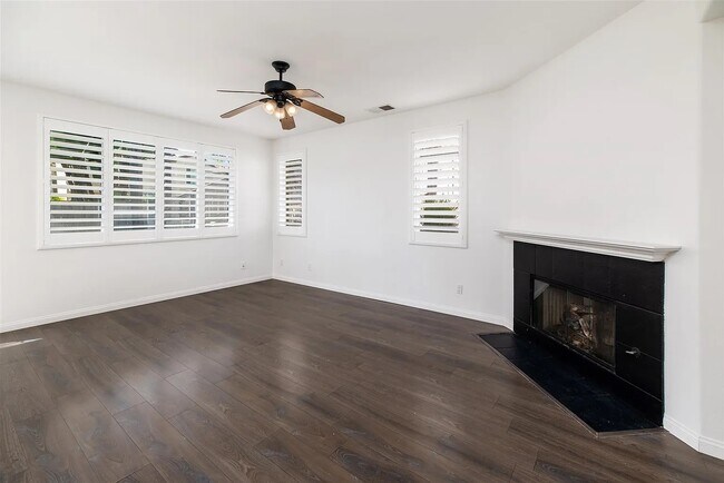Building Photo - 6081 Paseo Monona