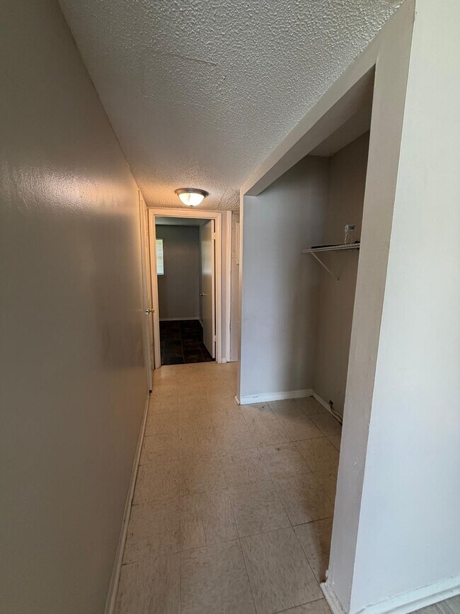 Building Photo - 2218 Jonathan Dr NW