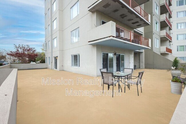 Building Photo - 301 Beacon Ridge Dr