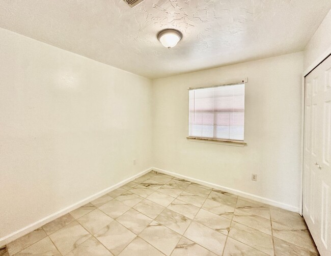 Building Photo - 110 SE Tattershall Way