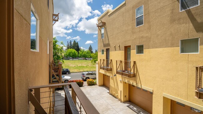 Building Photo - 336 City Center Dr