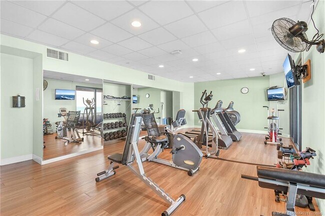 Building Photo - 8750 S Ocean Dr