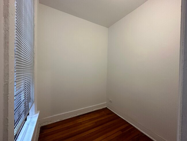 Building Photo - 1302 N Cleaver St