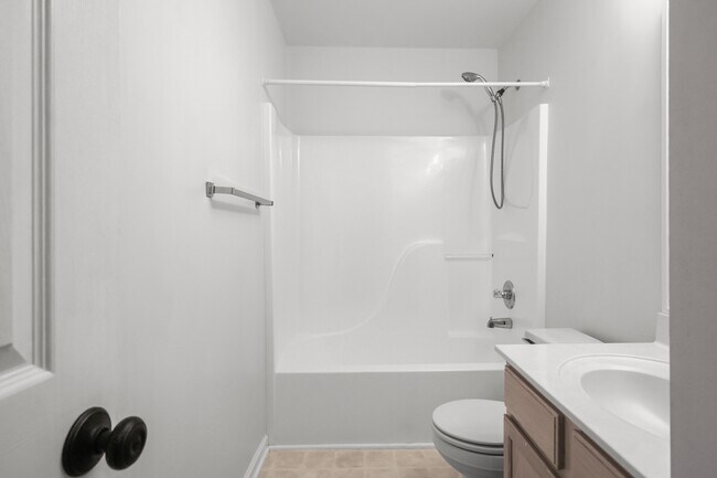 Building Photo - 3817 Roscommon Way