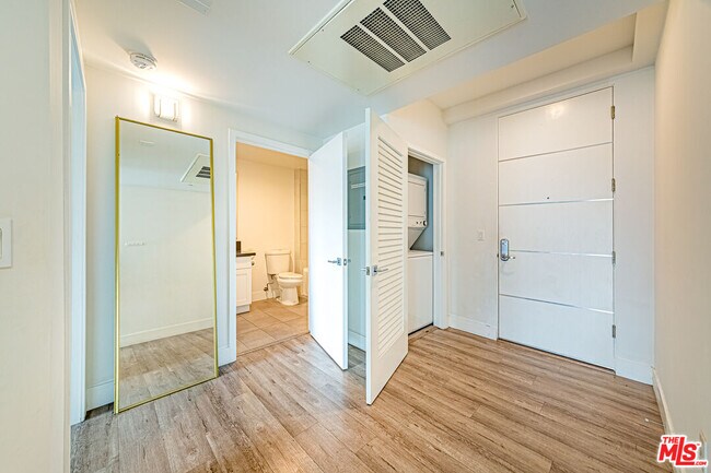 Building Photo - 1101 S Harvard Blvd