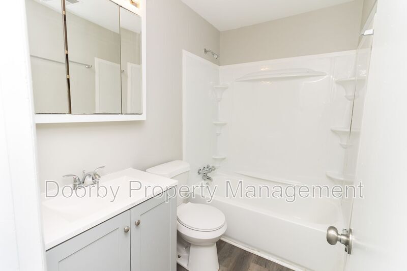 Building Photo - 210 S Lovell Ave