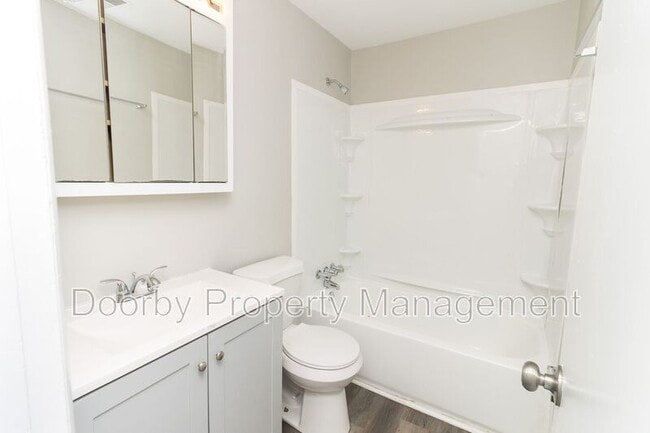 Building Photo - 210 S Lovell Ave