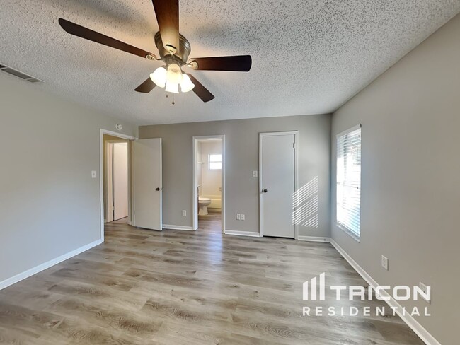 Building Photo - 15905 Eagle River Way