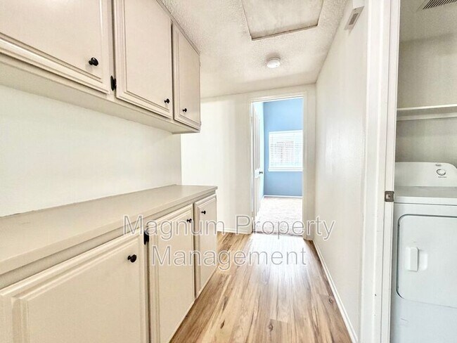 Building Photo - 45680 Clubhouse Dr