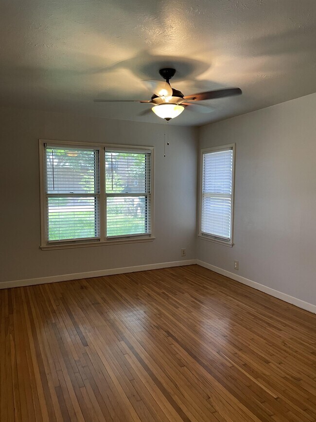 Building Photo - 3713 Aransas St