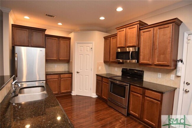 Building Photo - Spacious Townhome in Gated Community in Savannah, GA, Available in Sep 2026!!