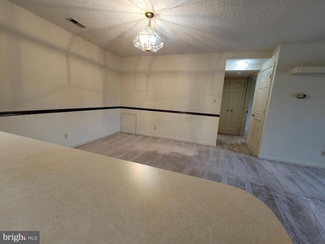 Building Photo - 605 Admiral Dr