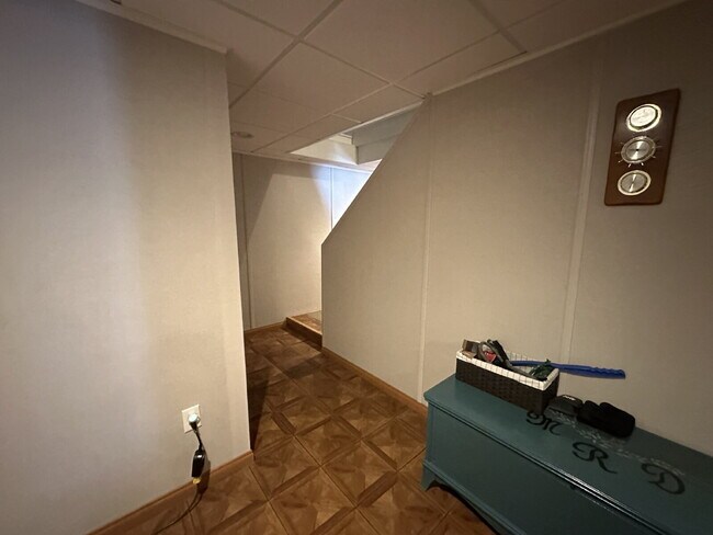 Building Photo - Executive-Style 3BR Single-Family Home on Quiet Dead-End Street – South Portland