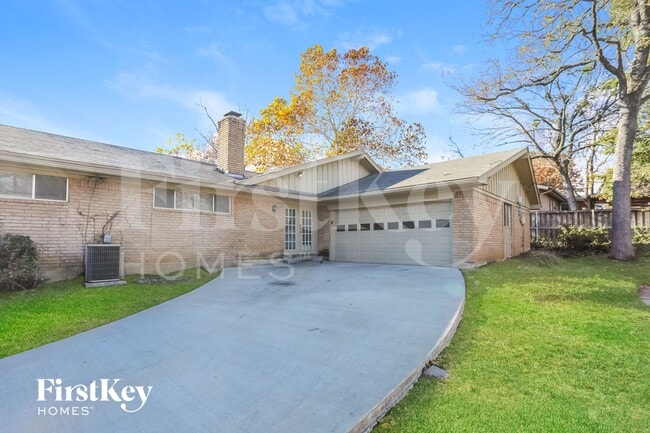 Building Photo - 417 Lakeside Dr