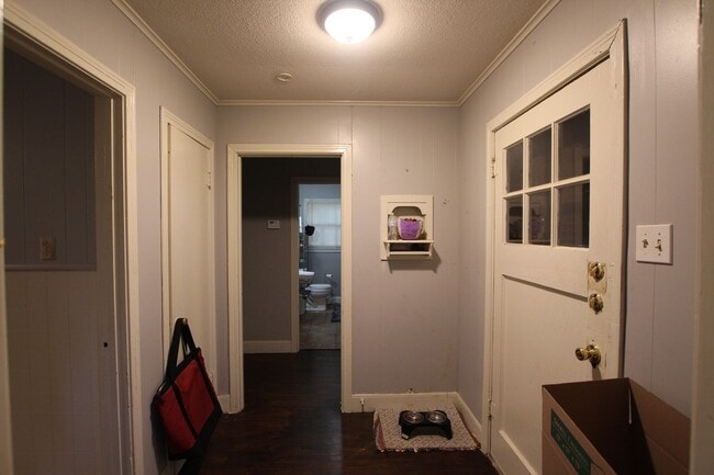 Building Photo - Coming Soon! 3 Bed 2 Bath Home! Large Corner Lot!