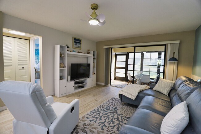 Building Photo - Seasonal Short-term 2-Bedroom 2-Bathroonm Condo located at Mission Lakes!