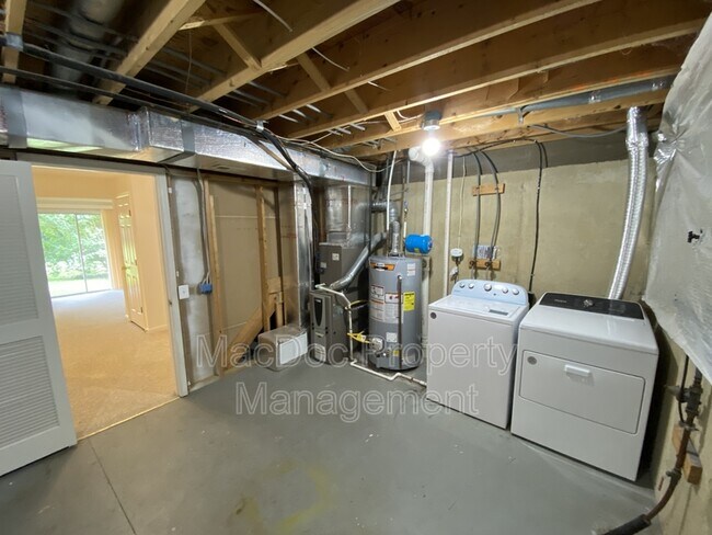 Building Photo - 106 Batley Ct