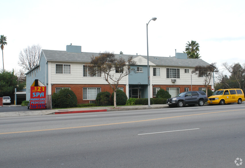 large, major street. This is the best possible primary shot. - 4421 Laurel Canyon Blvd