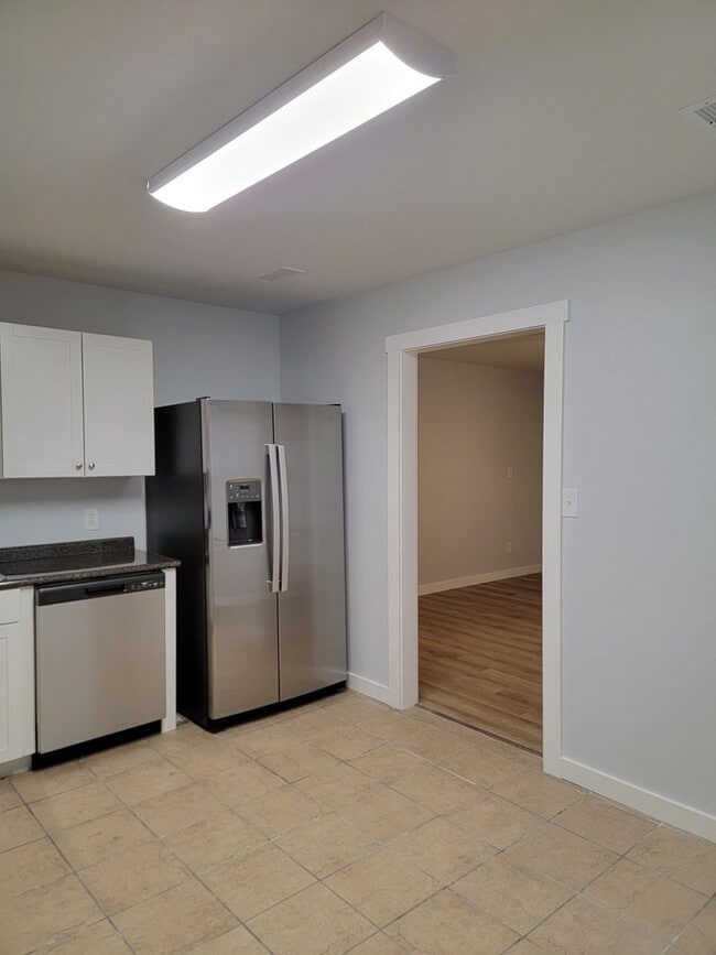 Building Photo - Three bedroom duplex!