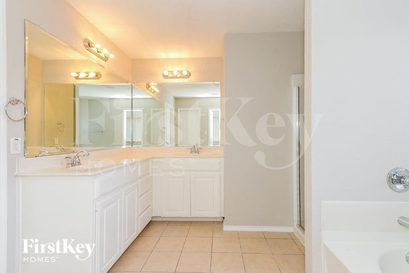 Building Photo - 500 Stone Crossing Ln