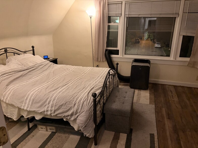 Bedroom 2 - 2762 N Oakland Ave