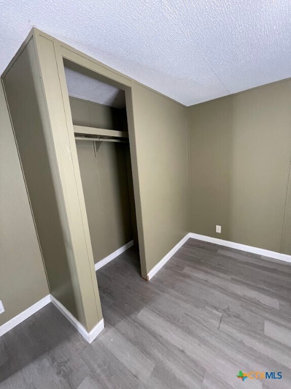 Building Photo - 122 Sonnyland Dr